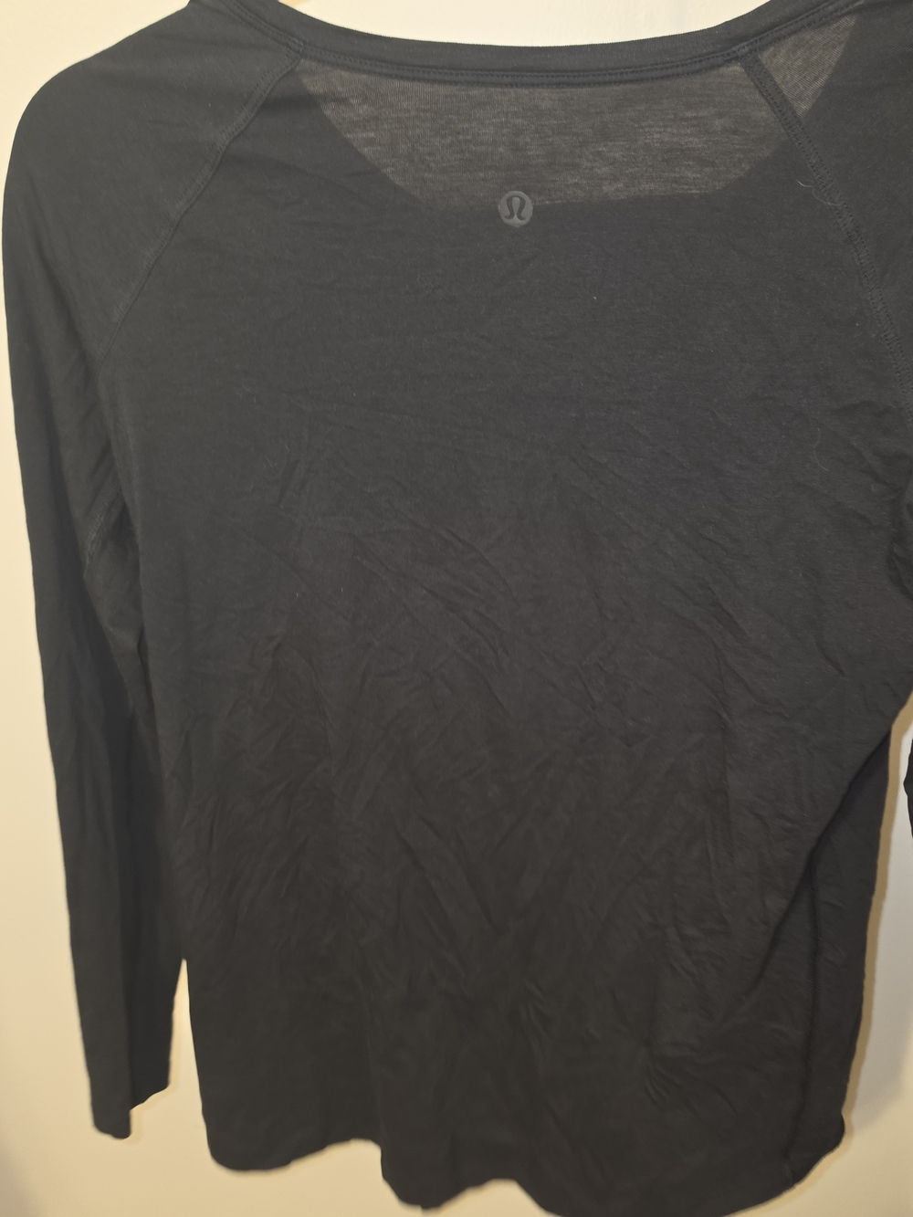 lululemon athletica Menโs Long-Sleeve Crew Shirt โ Black